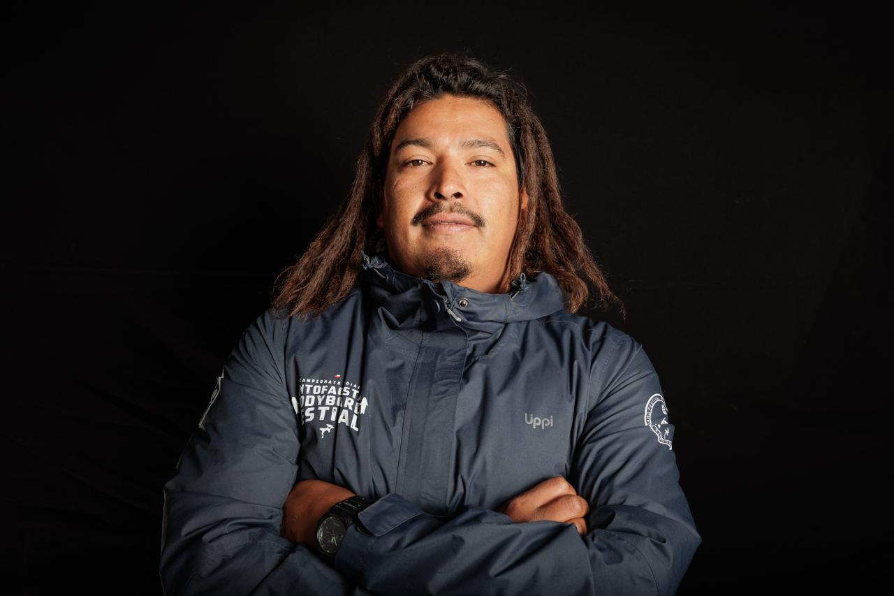Retrato de Claudio Alquinta, Psicólogo, director deportivo y técnico