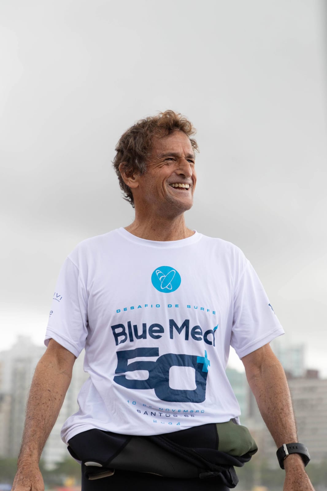 Retrato de Francisco 'Cisco' Araña, Fundador y Coordinador de la Escuela Radical de Surf y de las Escuelas Públicas de Surf Adaptado de Santos, la primera escuela pública de surf de Brasil.